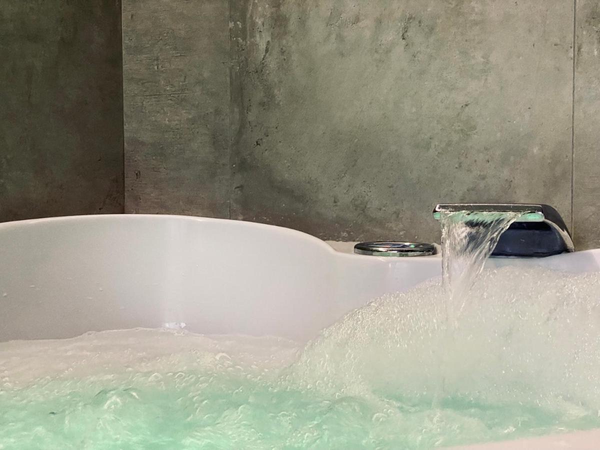 Apartment Premium Jacuzzi For Couples, Old Town 크라쿠프 외부 사진