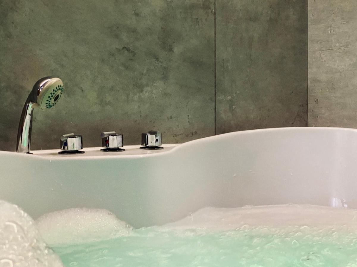 Apartment Premium Jacuzzi For Couples, Old Town 크라쿠프 외부 사진