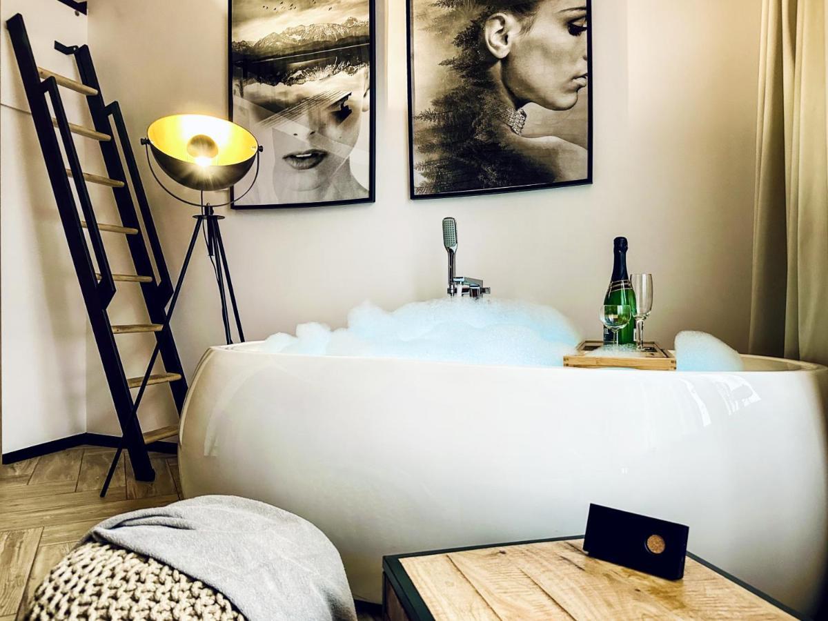 Apartment Premium Jacuzzi For Couples, Old Town 크라쿠프 외부 사진
