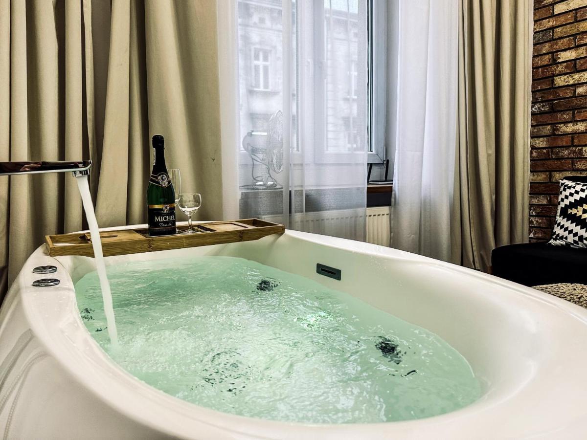 Apartment Premium Jacuzzi For Couples, Old Town 크라쿠프 외부 사진